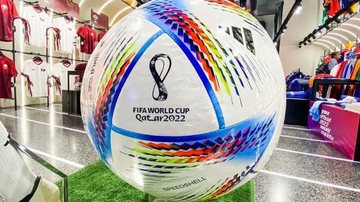 A bola oficial da Copa é a Al Rihla Confira a tabela da primeira rodada da Copa do Mundo do Catar Bola oficial da Copa, Al Rihla - Reprodução/Leandro Fonseca/Exame