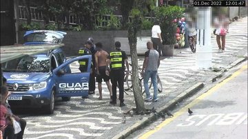 Fato aconteceu na última quinta-feira (1º) Câmeras auxiliam GCM de Santos a prender homem após tentativa de furto no Gonzaga GCMs de Santos abordam homem que tentou furtar bicicleta no bairro do Gonzaga - Divulgação/Prefeitura de Santos