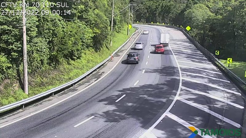 Trecho da serra antiga da Rodovia dos Tamoios, sentido Litoral Norte Rodovia dos Tamoios tem tráfego intenso sentido Litoral Norte na manhã desta terça-feira serra tamoios - Foto: Twitter @Tamoios099