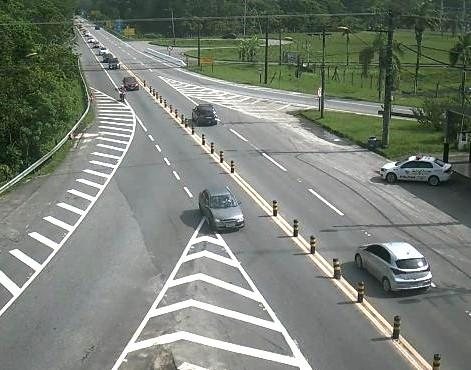 Km 98 da rodovia Mogi-Bertioga nesta manhã de 1º de janeiro Mogi-Bertioga apresenta tráfego intenos na primeira manhã de 2023 Km 98 da rodovia Mogi-Bertioga - DER-SP