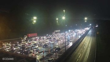 Rodovias estão com tráfego congestionado sentido litoral na noite desta sexta-feira (20) SAI Trânsito congestionado na rodovia do SAI - Reprodução/Ecovias