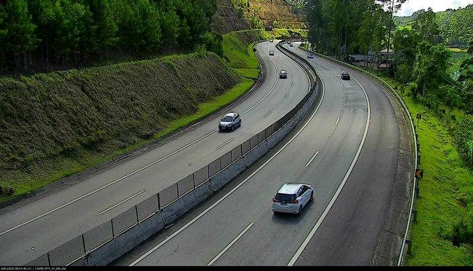 Trecho de planalto e serra antiga têm obras, segundo a Concessionária Tamoios Veja a situação da rodovia dos Tamoios na manhã desta segunda-feira (16) Trecho de planalto da rodovia dos Tamoios - Concessionária Tamoios