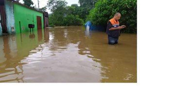 Alagamento em Ubatuba no verão de 2021 após chuvas intensas Previsão de chuvas intensas mobiliza bombeiros no litoral norte de SP Rua alagada - Imagem: Arquivo / Divulgação / Prefeitura de Ubatuba