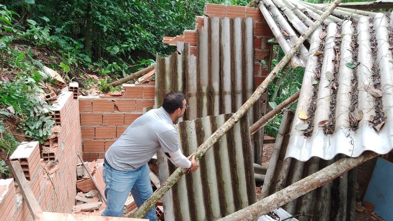 Prefeitura remove três construções irregulares em Área de Preservação Permanente na Estrada do Camarão - Foto: Prefeitura de Ilhabela