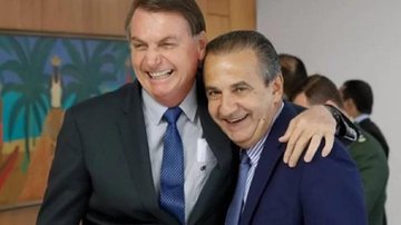 Silas Malafaia disse que Bolsonaro é um grande brasileiro e patriota e que não se arrepende de ter apoiado sua campanha de reeleição Jair Bolsonaro e Silas Malafaia Dois homens sorrindo e se abraçando - Divulgação