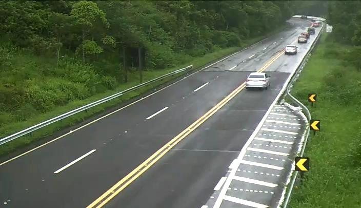 Km 90 da rodovia Mogi-Bertioga Mogi-Bertioga: Mortoristas encontram tráfego intenso rumo ao litoral - DER-SP