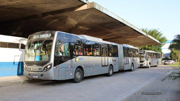 Prefeitura acatou a recomendação do Supremo Tribunal Federal, corroborada pela Defensoria Pública da União, realizada para todas as cidades brasileiras Ônibus da City Transporte Fila de ônibus da City Transporte em Guarujá - Divulgação