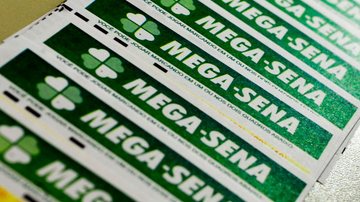 Aposta mínima da Mega-Sena custa R$ 4,50 Sorteio deste sábado (22) da Mega-Sena promete prêmio de R$ 100 milhões Volantes da Mega Sena - Marcello Casal Jr/Agência Brasil