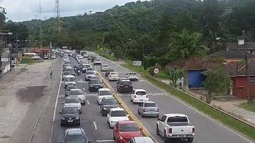 Km 59 da rodovia Mogi-Bertioga, em Mogi das Cruzes Mogi-Bertioga está congestionada sentido litoral nesta manhãde domingo (22) - DER-SP
