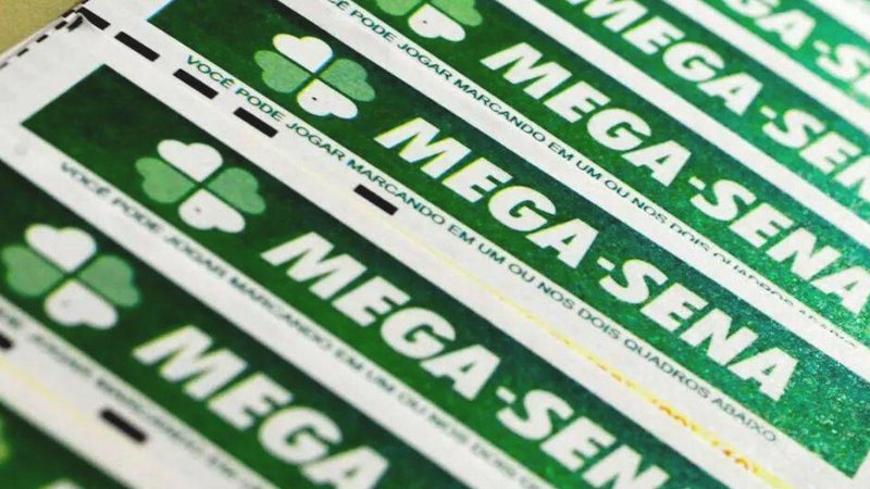 Aposta mínima da Mega-Sena, com direito a seis dezenas, custa R$ 4,50 Mega-Sena acumula e próximo sorteio deve pagar R$ 38 milhões Volantes da Mega-Sena - Reprodução/Marcello Casal Jr./Agência Brasil