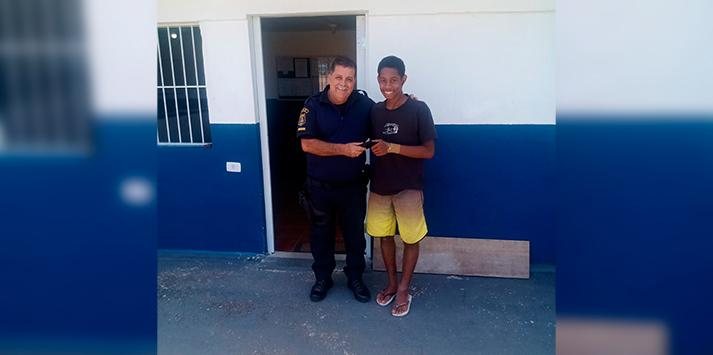 Após o contato, Tauan Rodrigues, foi buscar a carteira na 3ª Coordenadoria da GCM GCM Guarujá - Divulgação PMG