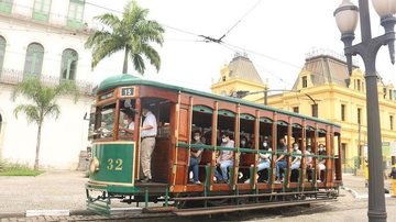 Bonde e Museu Pelé normalmente fechas às segundas-feiras Santos: Museu Pelé e bonde não funcionam nesta terça-feira (10) Bonde santista em frente ao Museu Pelé - Prefeitura de Santos