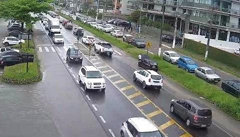 Km 55 da rodovia Rio-Santos, em Ubatuba Rio-Santos apresenta congestionamentos nesta manhã de quinta-feira (29) - DER-SP