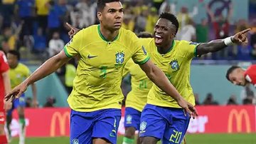 Casemiro acertou lindo chute e garantiu vitória do Brasil sobre a Suíça Brasil vence a Suíça e está nas oitavas da Copa do Mundo casemiro e vini jr - Foto: AFP PHOTO