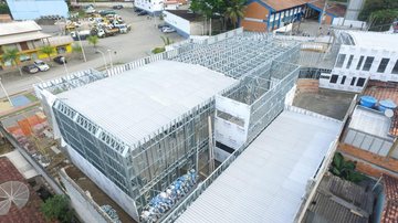 Investimento total da construção é de mais de R$ 11 milhões Construção da nova ETEC em Ilhabela começa a receber cobertura etec ilhabela - Foto: Prefeitura de Ilhabela