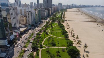 Segundo a Ecovias, vieram a Santos no réveillon 189,5 mil veículos, o equivalente a 568,6 mil pessoas Rede hoteleira de Santos registra o melhor mês de dezembro desde 2015 Orla de Santos vista do alto em dia ensolarado - Rogério Cassimiro – MTUR