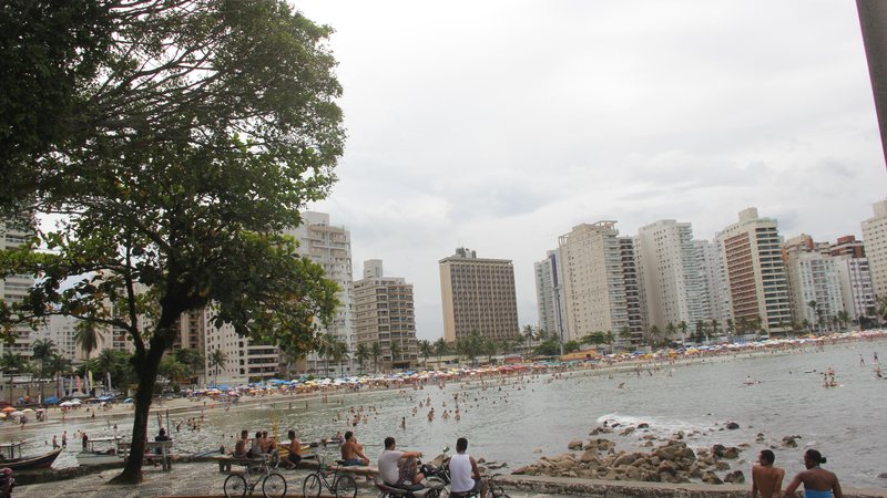 Os primeiros vencimentos, em 17 de janeiro, são os da Zona Centro (Vila Maia, Pitangueiras e Barra Funda) Guarujá Orla da praia do guarujá - Divulgação/Prefeitura do Guarujá