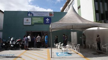 Campanha iria até o dia 24 de outubro, mas foi estendida e não possui previsão de término até o momento Recadastramento dos usuários do SUS em Santos pode ser feito nas policlínicas Fachada de policlínica de Santos - Prefeitura de Santos