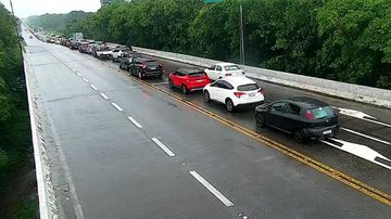 Rio-Santos apresenta pontos de congestionamento nesta quarta-feira (28) Estradas Rio-Santos - Reprodução DER