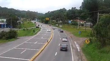 Km 59 da rodovia Mogi-Bertioga Veja a situação de momento da rodovia Mogi-Bertioga - DER-SP