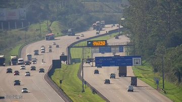 Rodovia dos Imigrantes Imigrantes Imagem aérea da Rodovia dos Imigrantes com carros passando pela via - Ecovias