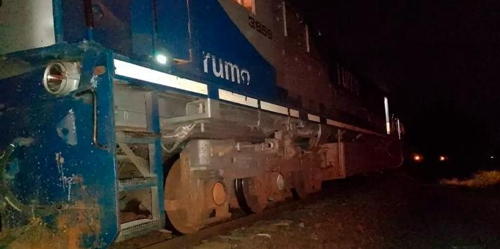 Maquinista não percebeu que uma pessoa subiu em um dos vagões e seguiu viagem Atropelado por trem - Divulgação News Uraí/Imagem ilustrativa