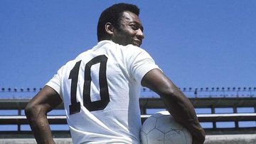 Público terá acesso à Vila Belmiro para o último adeus a Pelé Veja como será a despedida a Pelé em Santos Pelé com a camisa 10 do Santos - Reprodução/Lemyr Martins/Veja