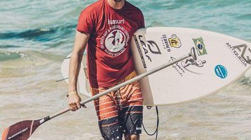 Leonardo Gimenes ficou em sexto lugar na competição pela modalidade 'standup padlleboard' Surfista Surfista sorrindo para a câmera - Reprodução
