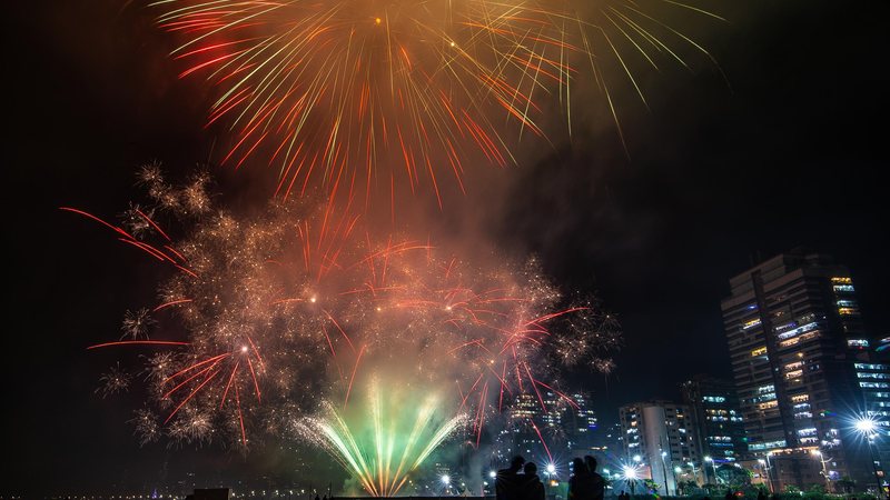 Réveillon 2023: Praia Grande promete queima de fogos com duração maior que a de Copacabana Queima de fogos no Réveillon de Praia Grande - Banco do Imagens da Prefeitura de Praia Grande