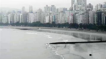 Defesa Civil de Santos alerta para chuvas fortes a partir de domingo Santos com tempo chuvoso - Imagem: Arquivo / Prefeitura de Santos