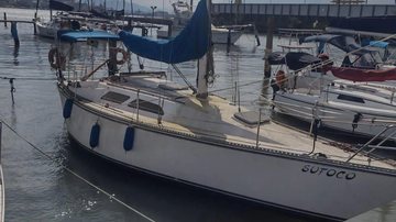 A embarcação sumiu no domingo (15) com o velejador e empresário Édson Gloeden VELEIRO SUFOCO II Barco dentro da água - Reprodução Facebook