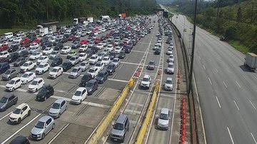 Manhã deste sábado (8) apresenta alto fluxo de veículos rumo ao litoral Imigrantes apresenta tráfego lento sentido litoral nesta manhá de sábado (8) Pedágio da rodovia dos Imigrantes com alto fluxo de veículos - Ecovias