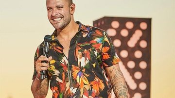 A entrada para o show de Diogo Nogueira é 1 kg de alimento não perecível que deverão ser entregues nos pontos de troca Vai ter show de Diogo Nogueira para comemorar o aniversário de São Vicente Cantor Diogo Nogueira - Divulgação