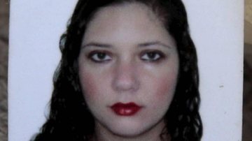 Fabiane Maria de Jesus foi morta por uma multidão em 2014, no Guarujá (SP) Fabiane Maria de Jesus Rosto de uma jovem com batom vermelho, olhos pretos e bochecha vermelha - Reprodução