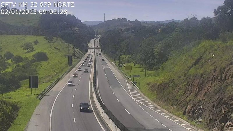 Trecho de Planalto da Rodovia dos Tamoios. Subida de serra à esquerda Rodovia dos Tamoios: motoristas encontram trânsito intenso na volta da praia Rodovia - Imagem: Divulgação / Concessionária Tamoios