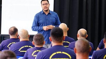 Haverá apresentação oficial da Guarda Civil Municipal Operação Verão Caraguatatuba Guardas e prefeito de Caraguatatuba - Divulgação/Prefeitura de Caraguatatuba