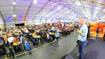 Palestrante durante edição de 2021 do Empreenda Caragua Caraguatatuba promove 4ª edição de semana de empreendedorismo - Imagem: Divulgação / Prefeitura de Caraguatatuba