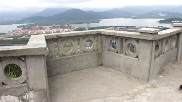 Peças são inspiradas no estilo Art Déco Ícone santista: conheça mais sobre as murestas de Santos Muretas de Santos no alto do Monte Serrat - Prefeitura de Santos