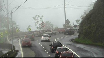Descida de serra via Tamoios na manhã desta sexta (30) Rodovia dos Tamoios tem trânsito intenso no sentido litoral norte de SP - Imagem: Divulgação / Tamoios