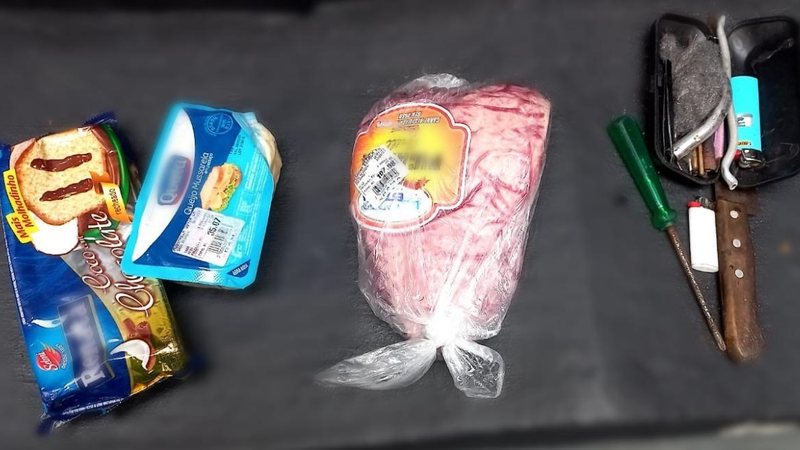 Homem é preso após roubar picanha, bolo e queijo em mercado de Caraguatatuba - Foto: Polícia Ambiental