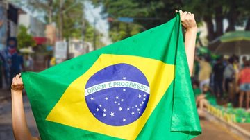 Novo protesto está marcado, segundo o áudio, para às 18h de hoje, no bairro Guaecá, perto da base da Polícia Rodoviária Áudio vazado promete manifestação em São Sebastião hoje às 18h na SP-55 bandeira do brasil - Foto: Freepik