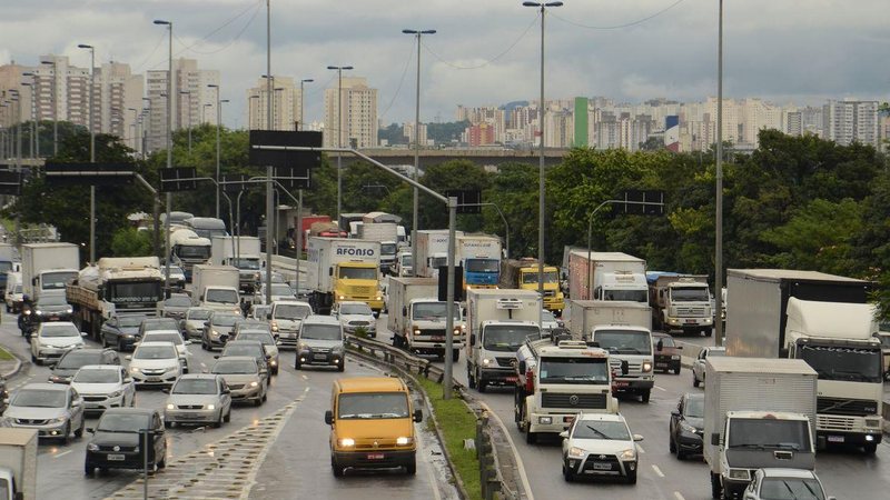 Débitos de 2021, 2022 e 2023 totalizam R＄ 2,9 bilhões TRÁFEGO DE VEÍCULOS MARGINAL TIETÊ Tráfego intenso de veículos na Marginal Tietê, em São Paulo - AGÊNCIA BRASIL (EBC)