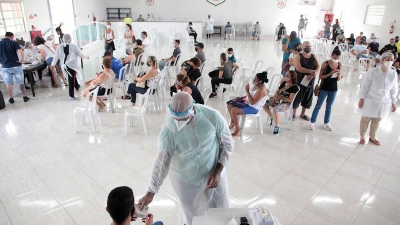Ao todo foram registrados 160 resultados positivos nesta quarta-feira (23) Mais de 480 pessoas realizam testes para covid-19 na reabertuda do centro de testagem em Santos Centro de testagem para covid-19 em Santos - Prefeitura de Santos