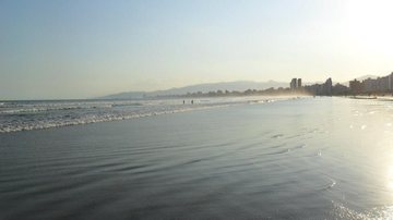 Em Praia Grande, quatro praias estão impróprias para banho Vamos a la playa: veja como está a balneabilidade das praias da Baixada Santista Orla de Praia Grande, em tarde ensolarada, vista a partir da praia do Canto do Forte - Esther Zancan