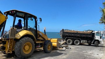 A previsão é que as obras no espaço conhecido popularmente como Canto do Maluf durem aproximadamente quatro meses Obra guarujá Obra no guarujá com o mar ao fundo e duas maquinas de reforma - Divulgação/Prefeitura Guarujá