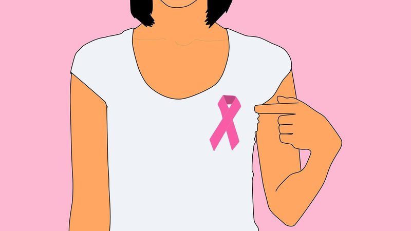 Em 2020, 18.068 mulheres perderam a batalha para a doença Cannabis medicinal mostra potencial para ser grande aliada no tratamento do câncer de mama Desenho de mulher com o laço rosa símbolo da campanha "Outubro Rosa" preso na camiseta, na altura do peito, - Pixabay