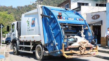 Coleta de lixo é suspensa em Ubatuba e São Sebastião Após bloqueios na Tamoios, coleta de lixo é suspensa em Ubatuba e São Sebastião caminhao de lixo - Foto: Beto Silva | PMSS