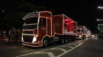 Caravana de Natal da Coca-Cola passará pelas ruas de Santos com suas tradicionais luzes, cores e sons Confira o trajeto da Caravana de Natal da Coca-Cola em Santos Caravana de Natal da Coca-Cola - Divulgação/Prefeitura de Santos