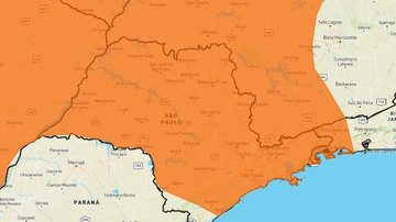 Em caso de rajadas de vento, não se abrigue debaixo de árvores, pois há risco de queda e descargas elétricas Inmet mantém alerta laranja para chuvas intensas no estado de SP Mapa do estado de São Paulo com indicação em laranja de áreas com risco de chuvas  - Reprodução/Inmet