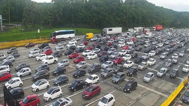 Km 32 da rodovia dos Imigrantes - Pedágio Atenção: Imigrantes está congestionada sentido litoral - Ecovias